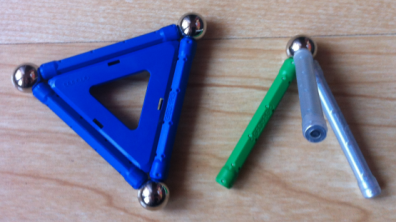 Tetrahedra helix triangular base