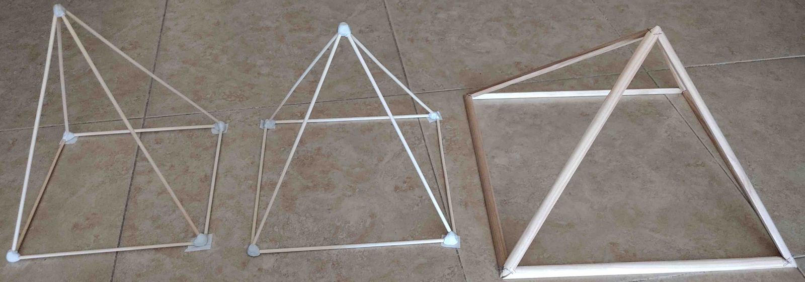 maquetas de la gran piramide y dos piramides pitagoricas