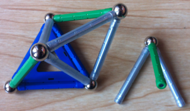 Quinta bola de la hélice de tetraedros